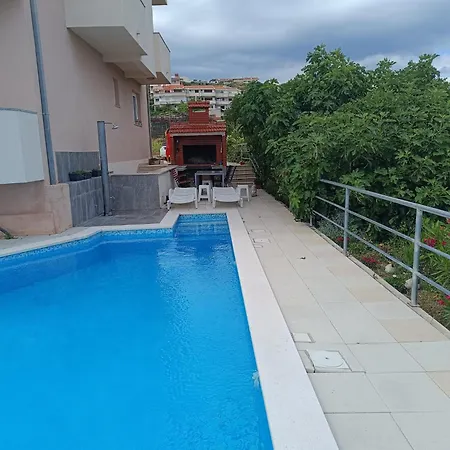 Lägenhet Lo - With Swimming Pool