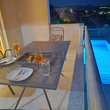 Lo - With Swimming Pool Сплит