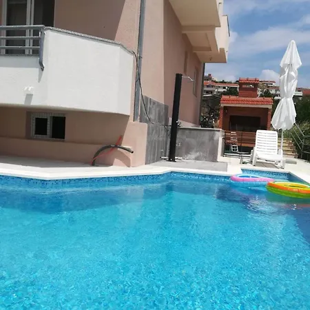 Apartament Lo - With Swimming Pool *