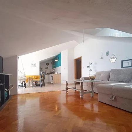 Lo - With Swimming Pool Apartament *