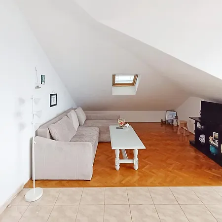 Lo - With Swimming Pool Apartament